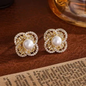 2025 New Spiral Crystal Women's Pearl Stud Earrings Round Imitation Pearl Small Earrings for Girls Korean Fashion Ear Jewelry